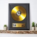 🖼️ 103027-1-goldene-schallplatte-zur-hochz.jpg | Individuelle 🎁 persönliche 🎁 personalisierte Geschenke bedruckt ▪ bestickt ▪ graviert Bild von goldene schallplatte zur hochzjpg | Individuelle 🎁 persönliche 🎁 personalisierte Geschenke bedruckt ▪ bestickt ▪ graviert