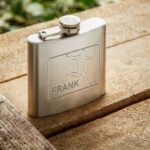 🖼️ 103266-1-flachmann-mit-gravur-sportmo.jpg | Individuelle 🎁 persönliche 🎁 personalisierte Geschenke bedruckt ▪ bestickt ▪ graviert Bild von flachmann mit gravur sportmojpg | Individuelle 🎁 persönliche 🎁 personalisierte Geschenke bedruckt ▪ bestickt ▪ graviert