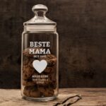 🖼️ 103355-1-keksglas-mit-gravur-fuer-die.jpg | Individuelle 🎁 persönliche 🎁 personalisierte Geschenke bedruckt ▪ bestickt ▪ graviert Bild von keksglas mit gravur fuer diejpg | Individuelle 🎁 persönliche 🎁 personalisierte Geschenke bedruckt ▪ bestickt ▪ graviert
