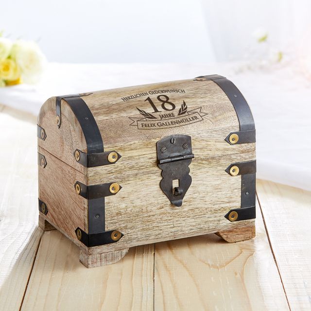 Bild von   helle schatztruhe zum geburtstjpg | Individuelle 🎁 persönliche 🎁 personalisierte Geschenke bedruckt ▪ bestickt ▪ graviert