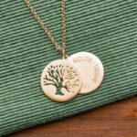 🖼️ 105144-1-halskette-mit-gravur-baum-un.jpg | Individuelle 🎁 persönliche 🎁 personalisierte Geschenke bedruckt ▪ bestickt ▪ graviert Bild von halskette mit gravur baum unjpg | Individuelle 🎁 persönliche 🎁 personalisierte Geschenke bedruckt ▪ bestickt ▪ graviert