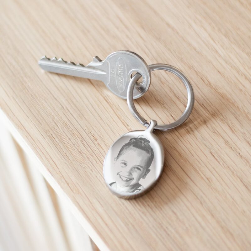 Bild von   schluesselanhaenger gravurjpg | Individuelle 🎁 persönliche 🎁 personalisierte Geschenke bedruckt ▪ bestickt ▪ graviert