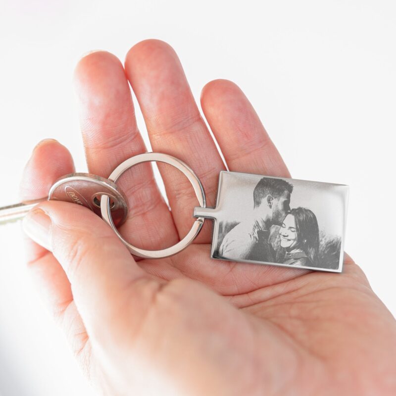 Bild von   schluesselanhaenger fotogravjpg | Individuelle 🎁 persönliche 🎁 personalisierte Geschenke bedruckt ▪ bestickt ▪ graviert