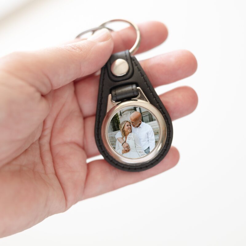 Bild von   schluesselanhaenger lederjpg | Individuelle 🎁 persönliche 🎁 personalisierte Geschenke bedruckt ▪ bestickt ▪ graviert