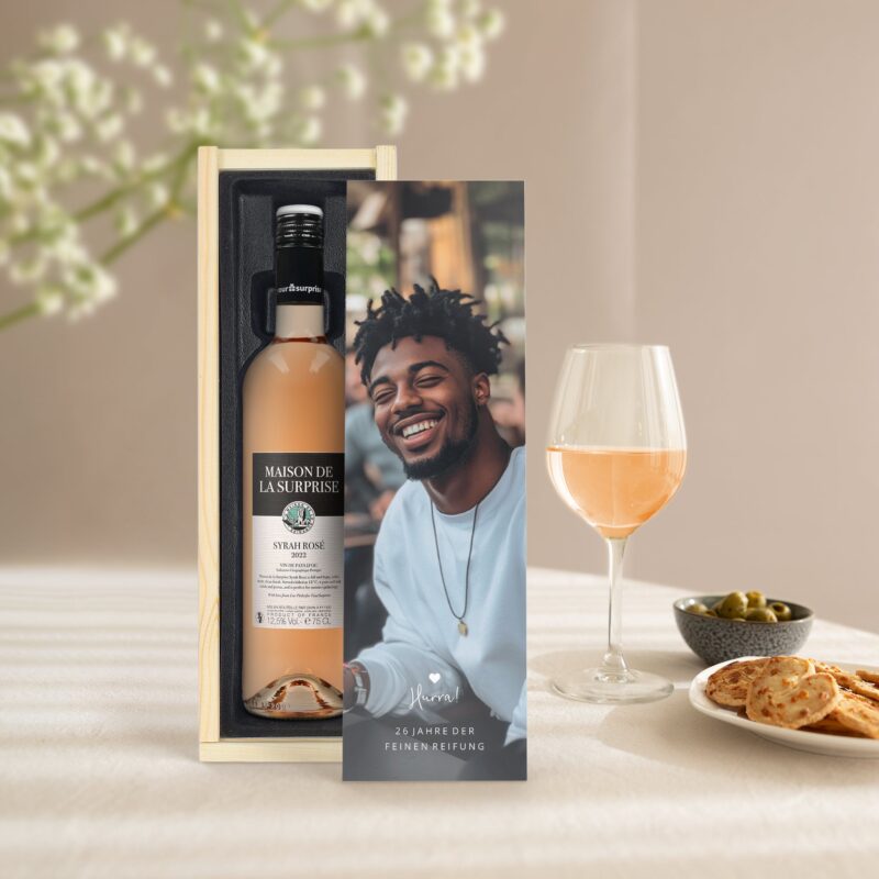 Bild von   wein in holzkiste luc pirletjpg | Individuelle 🎁 persönliche 🎁 personalisierte Geschenke bedruckt ▪ bestickt ▪ graviert