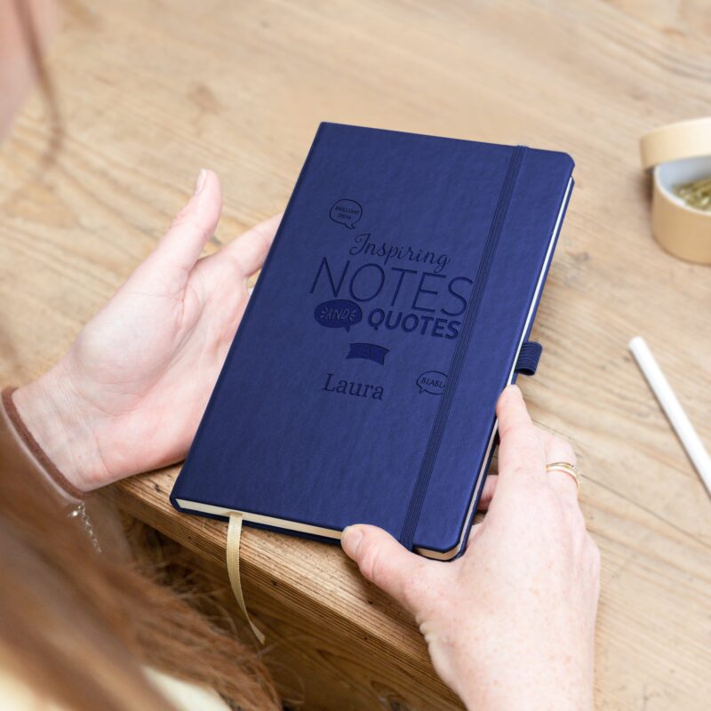 Bild von   notizbuch mit namen blaujpg | Individuelle 🎁 persönliche 🎁 personalisierte Geschenke bedruckt ▪ bestickt ▪ graviert