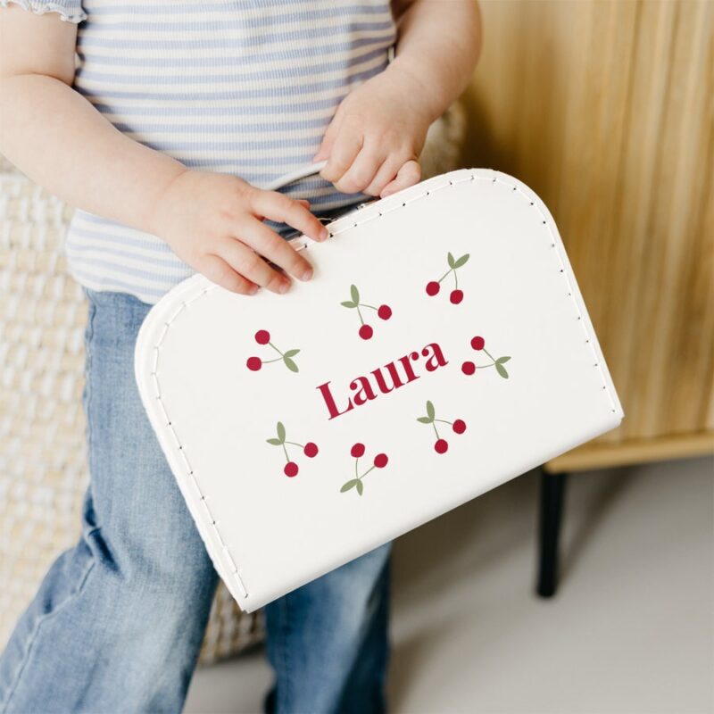 Bild von   kinderkoffer weiss mittelgjpg | Individuelle 🎁 persönliche 🎁 personalisierte Geschenke bedruckt ▪ bestickt ▪ graviert