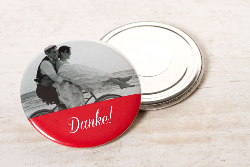 Bild von   gastgeschenke roter magnet mjpg | Individuelle 🎁 persönliche 🎁 personalisierte Geschenke bedruckt ▪ bestickt ▪ graviert