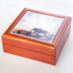 🖼️ 140286-1-geschenkkaestchen.jpg | Individuelle 🎁 persönliche 🎁 personalisierte Geschenke bedruckt ▪ bestickt ▪ graviert Bild von   geschenkkaestchenjpg | Individuelle 🎁 persönliche 🎁 personalisierte Geschenke bedruckt ▪ bestickt ▪ graviert