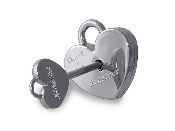 Bild von   liebesschloss edles herz fuejpg | Individuelle 🎁 persönliche 🎁 personalisierte Geschenke bedruckt ▪ bestickt ▪ graviert