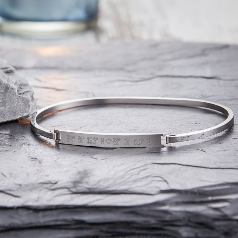 Bild von   armreif mit gravur geokoordijpg | Individuelle 🎁 persönliche 🎁 personalisierte Geschenke bedruckt ▪ bestickt ▪ graviert