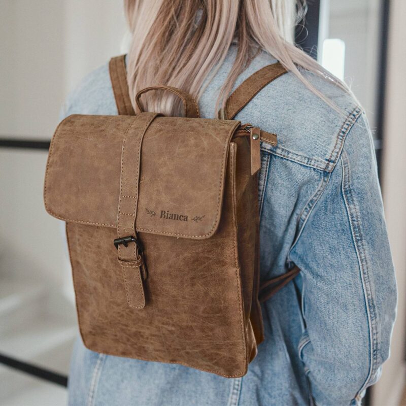 Bild von   rucksack mit name graviert mjpg | Individuelle 🎁 persönliche 🎁 personalisierte Geschenke bedruckt ▪ bestickt ▪ graviert