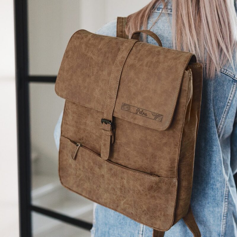Bild von   rucksack mit namen graviertjpg | Individuelle 🎁 persönliche 🎁 personalisierte Geschenke bedruckt ▪ bestickt ▪ graviert