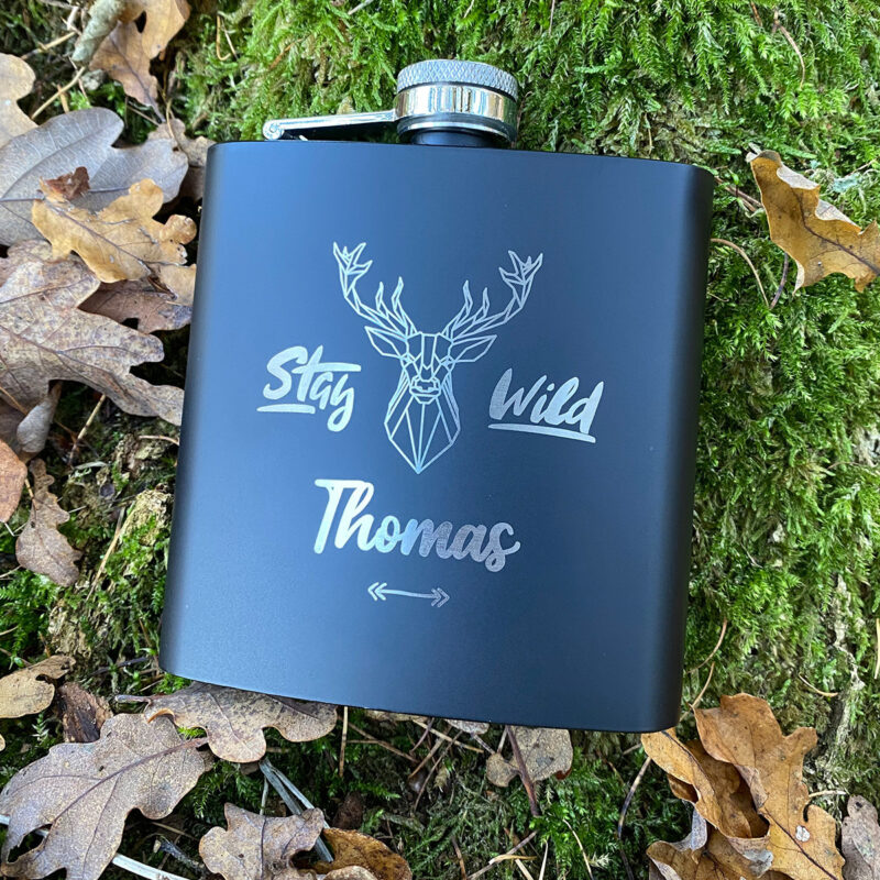 Bild von   edelstahl flachmann schwarz mijpg | Individuelle 🎁 persönliche 🎁 personalisierte Geschenke bedruckt ▪ bestickt ▪ graviert