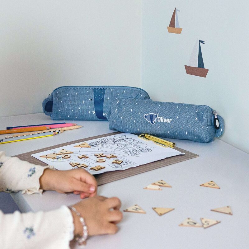 Bild von   federmaeppchen mit namen mrsjpg | Individuelle 🎁 persönliche 🎁 personalisierte Geschenke bedruckt ▪ bestickt ▪ graviert
