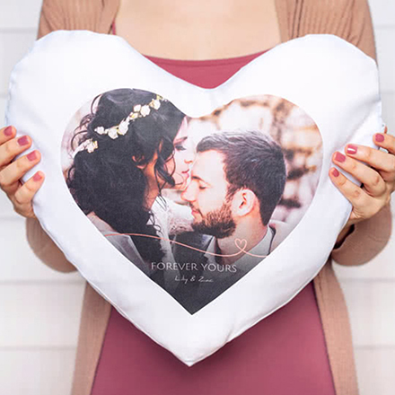 Bild von   kissenbezug in herzform mit fojpg | Individuelle 🎁 persönliche 🎁 personalisierte Geschenke bedruckt ▪ bestickt ▪ graviert
