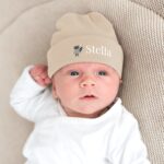 🖼️ 281365-1-babymuetze-mit-namen-beige.jpg | Individuelle 🎁 persönliche 🎁 personalisierte Geschenke bedruckt ▪ bestickt ▪ graviert Bild von babymuetze mit namen beigejpg | Individuelle 🎁 persönliche 🎁 personalisierte Geschenke bedruckt ▪ bestickt ▪ graviert