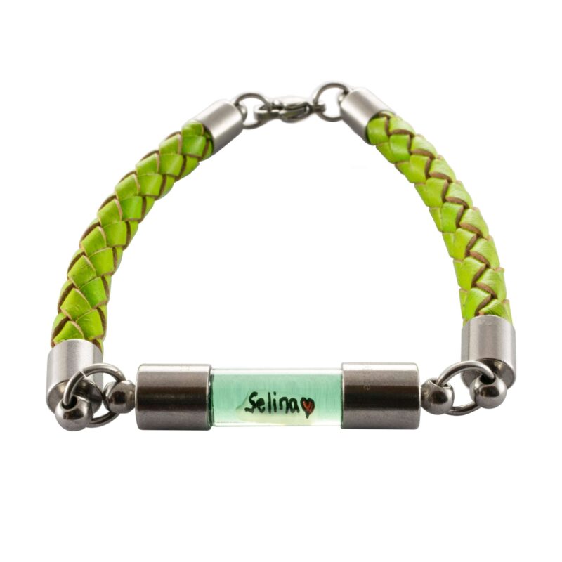 Bild von   armband mit namen leder gruenjpg | Individuelle 🎁 persönliche 🎁 personalisierte Geschenke bedruckt ▪ bestickt ▪ graviert
