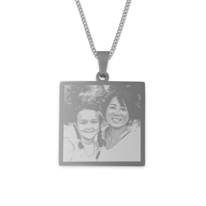 Bild von   kette viereckiger anhaenger mijpg | Individuelle 🎁 persönliche 🎁 personalisierte Geschenke bedruckt ▪ bestickt ▪ graviert
