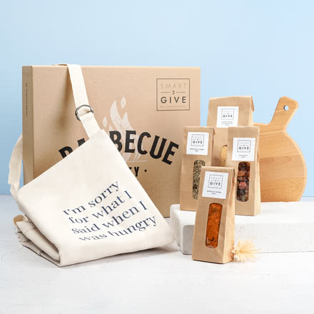 Bild von   bbq geschenkset schwarze griljpg | Individuelle 🎁 persönliche 🎁 personalisierte Geschenke bedruckt ▪ bestickt ▪ graviert
