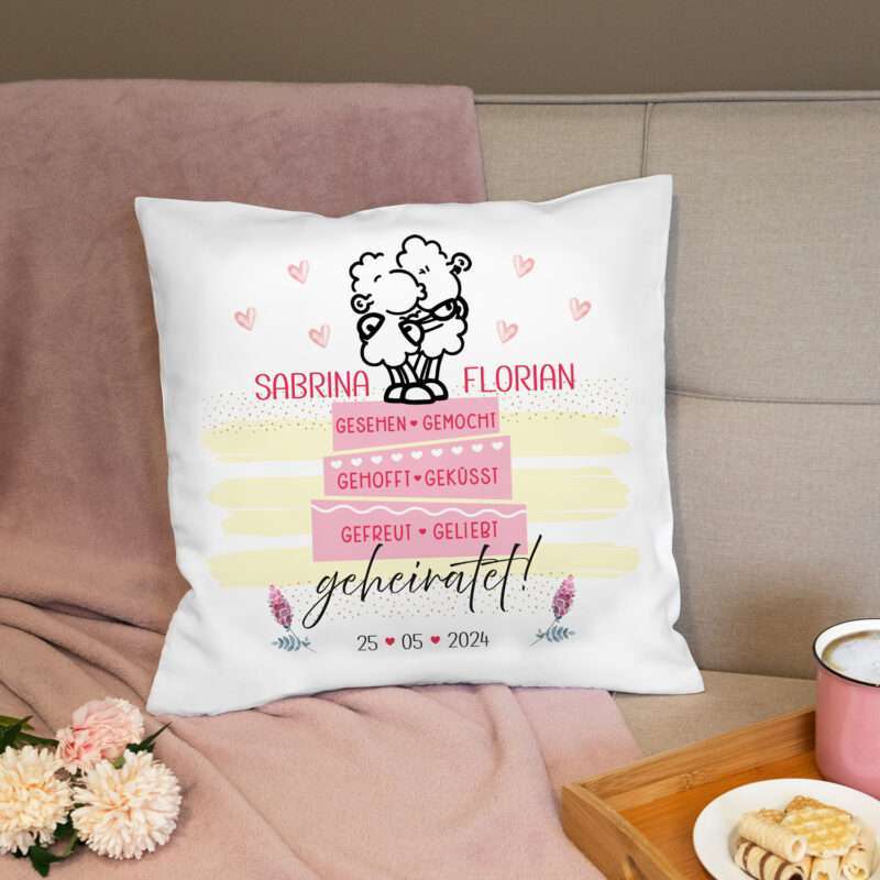 Kissen Hochzeit »Gesehen, gemocht, geheiratet...« mit Wunschnamen und Wunschdatum, personalisiert, weiß/rosa