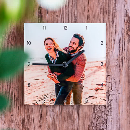 Bild von   uhr aus acrylglas quadratjpg | Individuelle 🎁 persönliche 🎁 personalisierte Geschenke bedruckt ▪ bestickt ▪ graviert