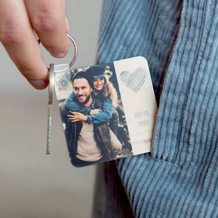 Bild von   holz schluesselanhaenger quadrjpg | Individuelle 🎁 persönliche 🎁 personalisierte Geschenke bedruckt ▪ bestickt ▪ graviert